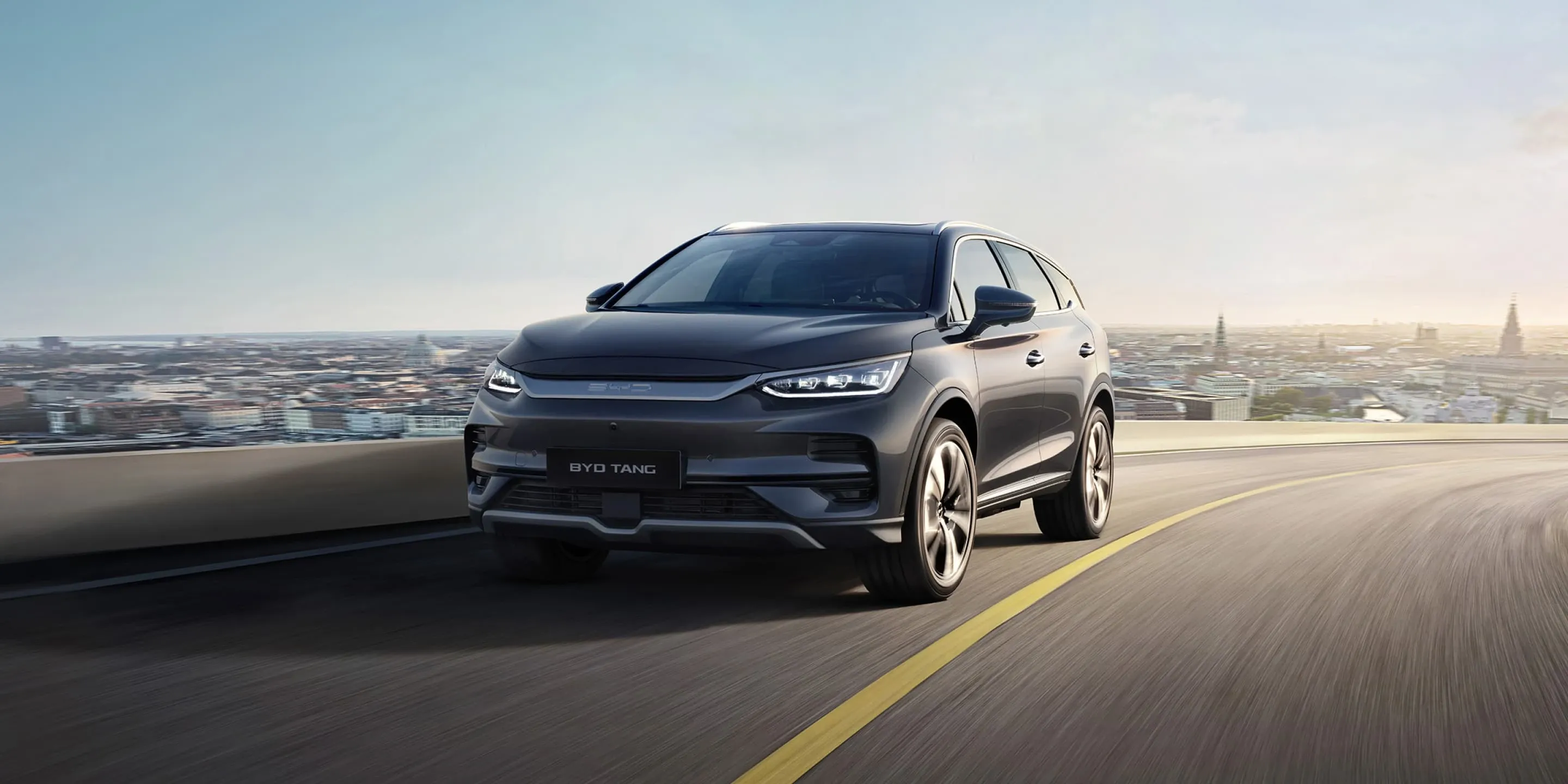 Élje át a stílus, a teljesítmény és a fenntarthatóság élményét a BYD elektromos SUV-jával, a BYD TANGGAL