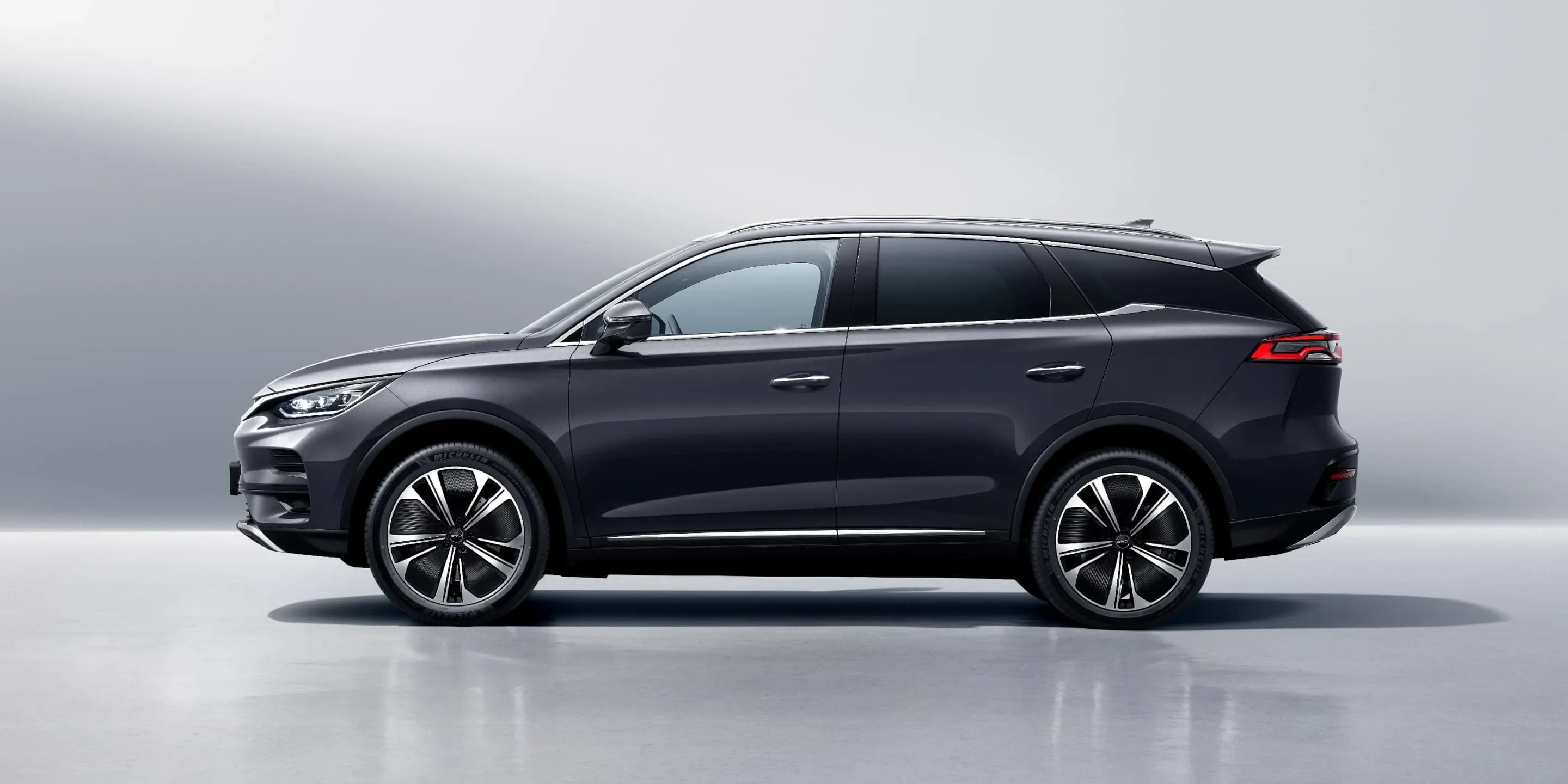 Autózás a jövőbe egy tisztán elektromos SUV-val