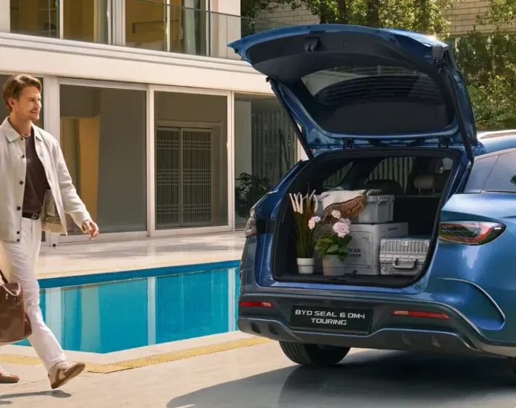 Kézhasználat nélküli elektromos csomagtérajtó