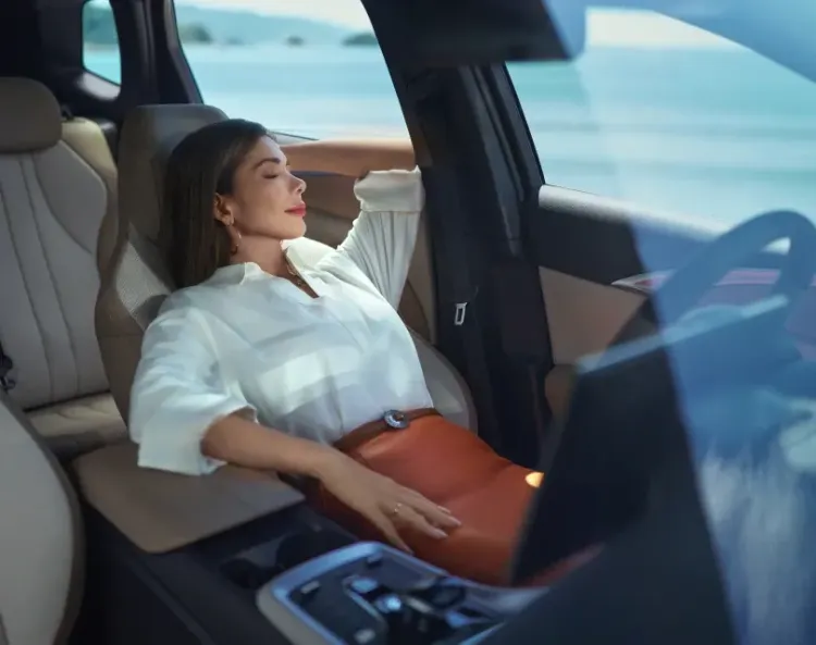 Dőljön hátra, és lazítson a kiváló kényelmet nyújtó üléseken