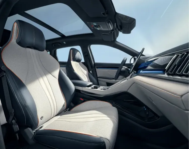 Helyezze magát kényelembe a multifunkciós ülésekben!